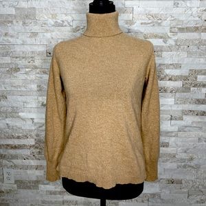 Cashmere turtleneck sweater in excellent condition